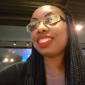 Meet your Posher, Leroya